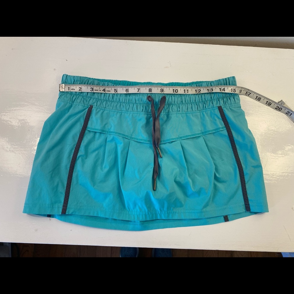Lululemon tennis skirt, sz 6, aqua